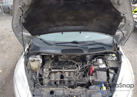 2014 Ford Fiesta Titanium z USA, uszkodzony, nr VIN 3FADP4FJ5EM243379